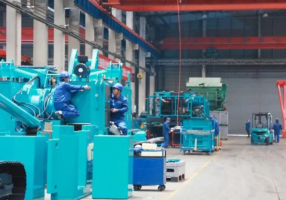 向着冲刺目标全力以赴！山河智能正式开工